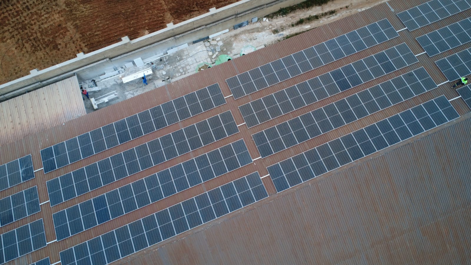 Wide commercial rooftop panel layout